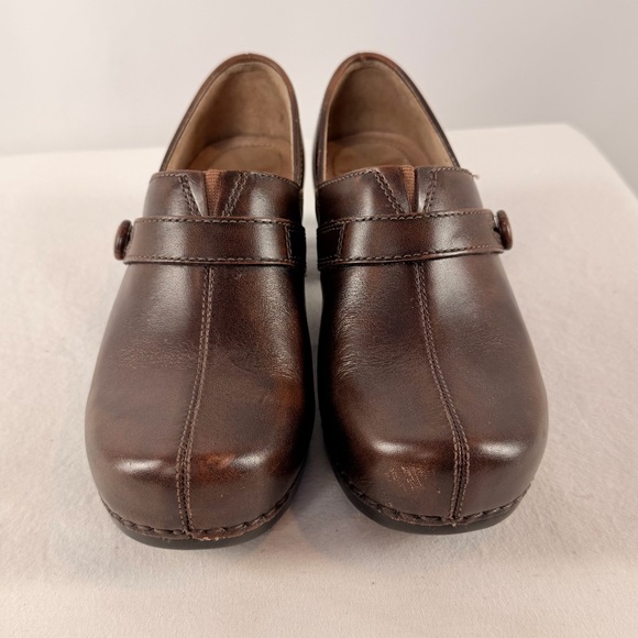 Dansko Solstice Leather Button Strap Slip On Clog Shoe in Brown Size 7 or 37 - Picture 3 of 7